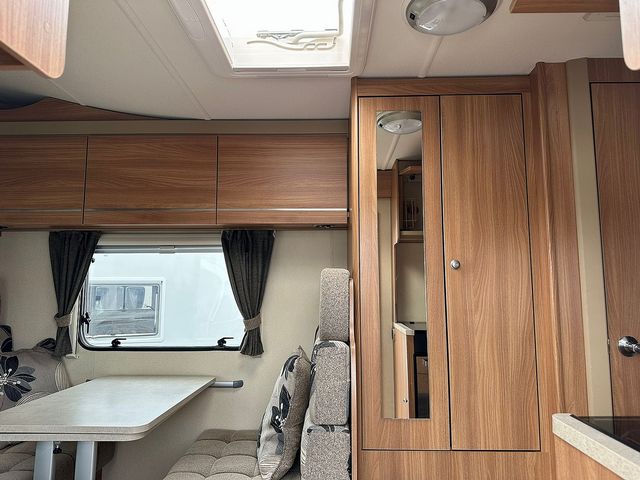 Swift Escape 696 Motorhome (2012) - Picture 16
