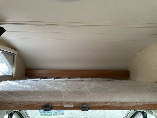 Swift Escape 696 Motorhome (2012) - Picture 18