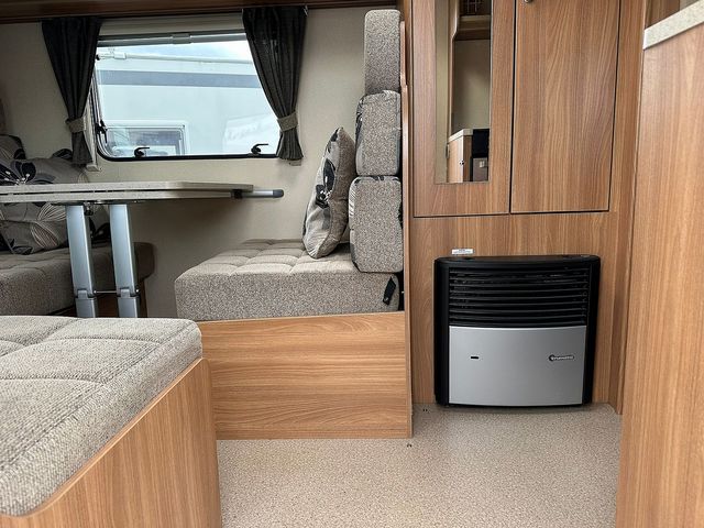 Swift Escape 696 Motorhome (2012) - Picture 19