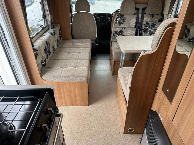 Swift Escape 696 Motorhome (2012) - Picture 5