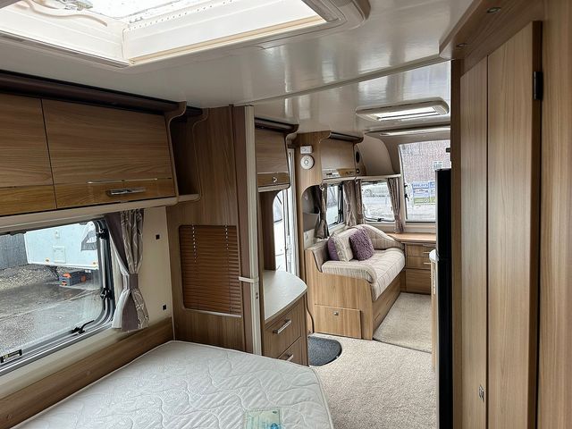 Bailey Unicorn Barcelona Touring Caravan (2016) - Picture 10