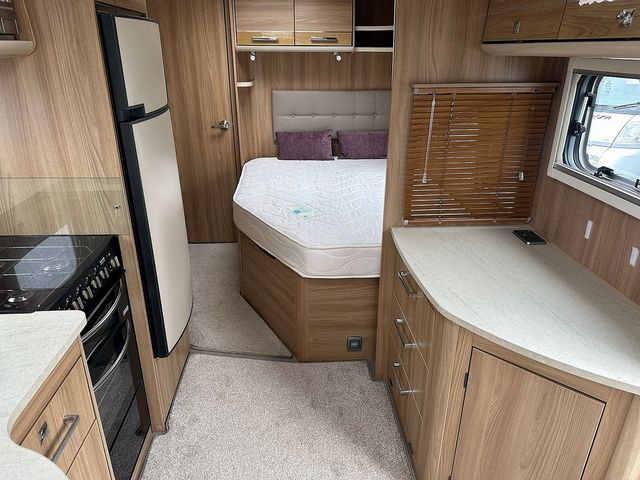 Bailey Unicorn Barcelona Touring Caravan (2016) - Picture 16
