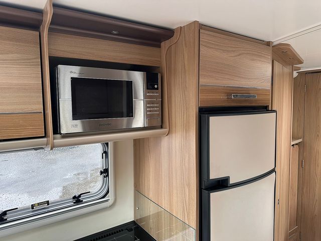 Bailey Unicorn Barcelona Touring Caravan (2016) - Picture 18