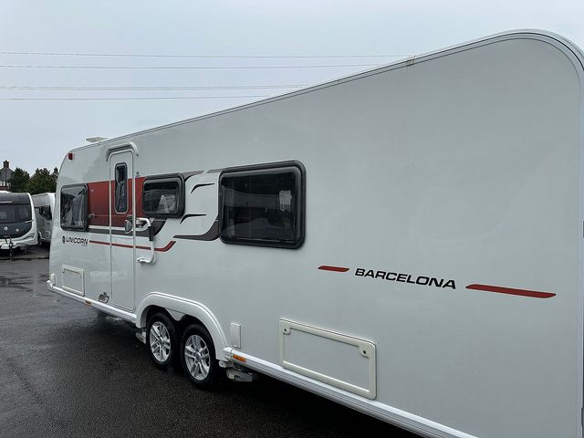 Bailey Unicorn Barcelona Touring Caravan (2016) - Picture 3