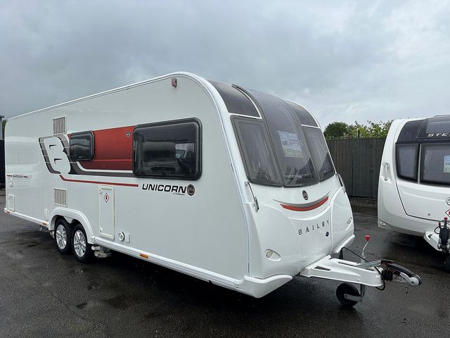 Bailey Unicorn Barcelona Touring Caravan (2016) - Picture 4