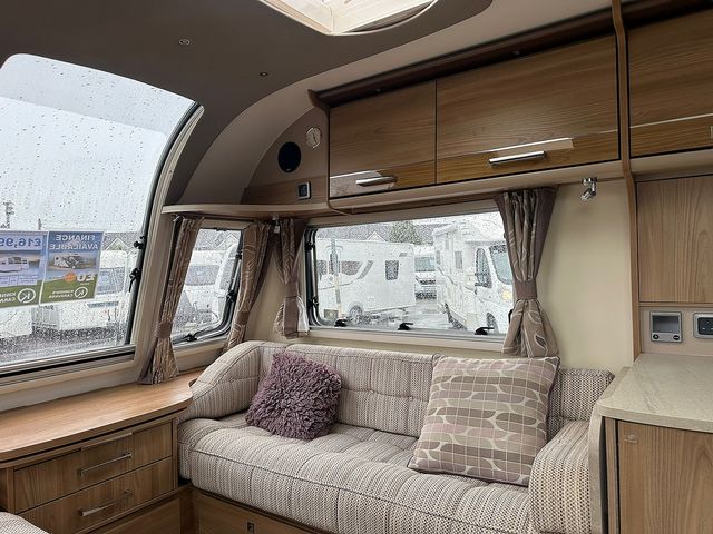 Bailey Unicorn Barcelona Touring Caravan (2016) - Picture 8