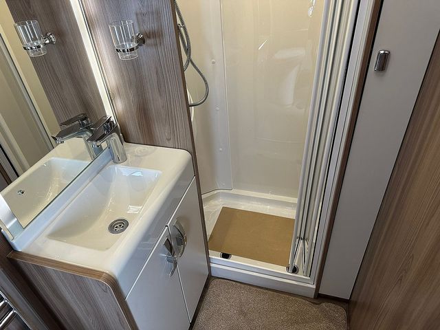 Bessacarr Cameo 625 Touring Caravan (2016) - Picture 16