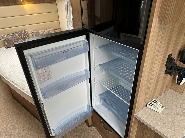 Bessacarr Cameo 625 Touring Caravan (2016) - Picture 17