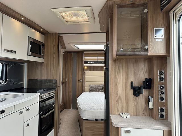 Bessacarr Cameo 625 Touring Caravan (2016) - Picture 27