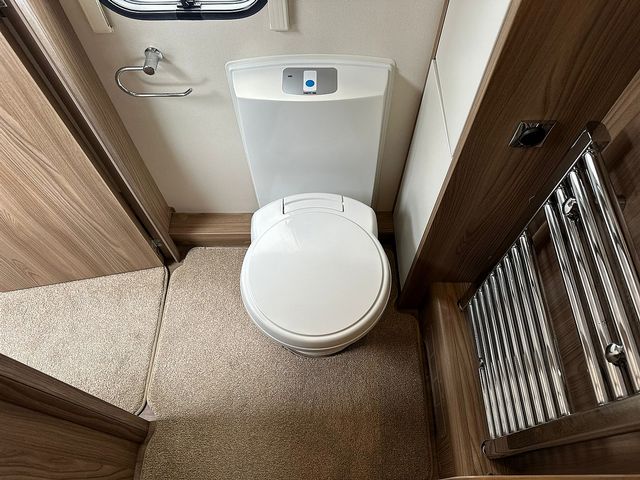 Bessacarr Cameo 625 Touring Caravan (2016) - Picture 28