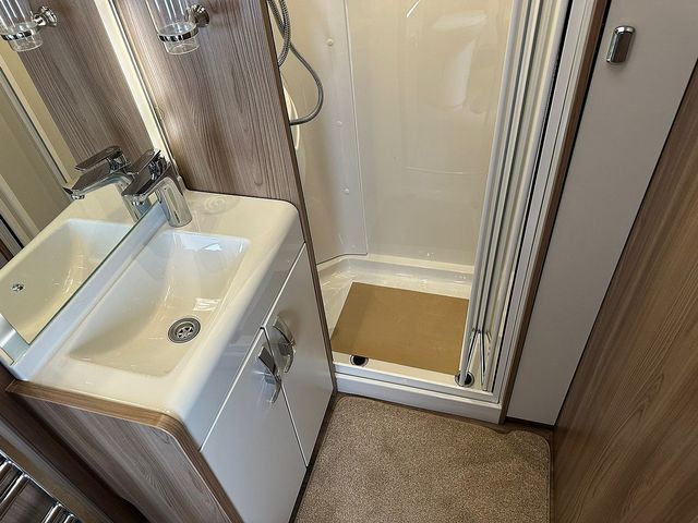 Bessacarr Cameo 625 Touring Caravan (2016) - Picture 29