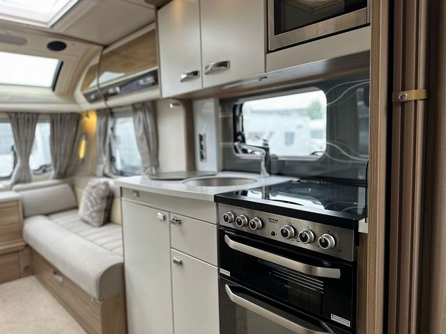 Bessacarr Cameo 625 Touring Caravan (2016) - Picture 5