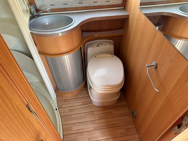 Tandy Mclouis 620 Motorhome (2007) - Picture 16