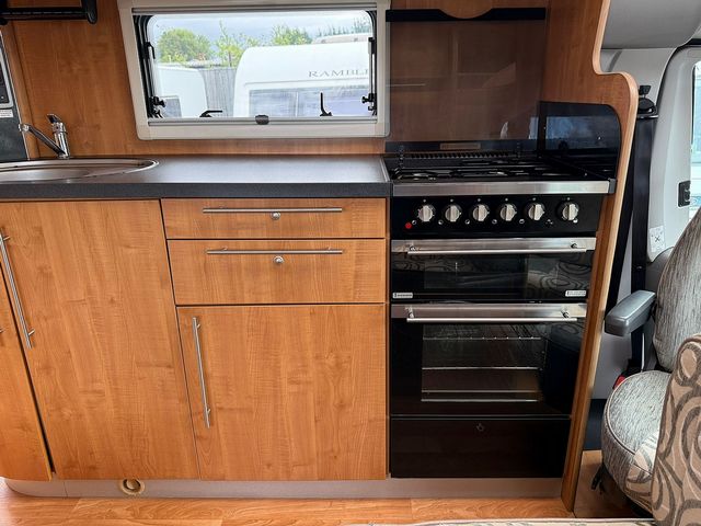 Autotrail Arapaho 3.0 Motorhome (2011) - Picture 12