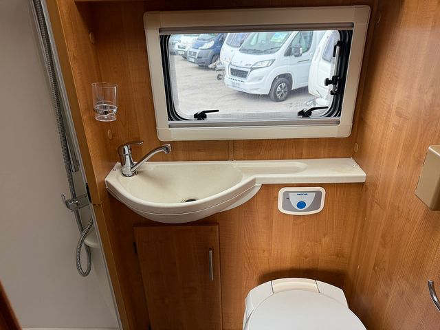 Autotrail Arapaho 3.0 Motorhome (2011) - Picture 14