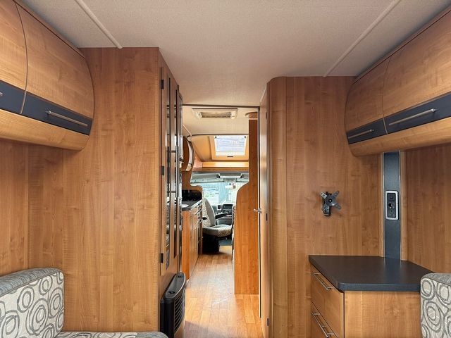 Autotrail Arapaho 3.0 Motorhome (2011) - Picture 16