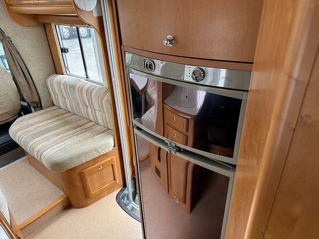 Rapido Le Randonneur 7097F Motorhome (2007) - Picture 11