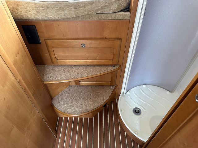 Rapido Le Randonneur 7097F Motorhome (2007) - Picture 17