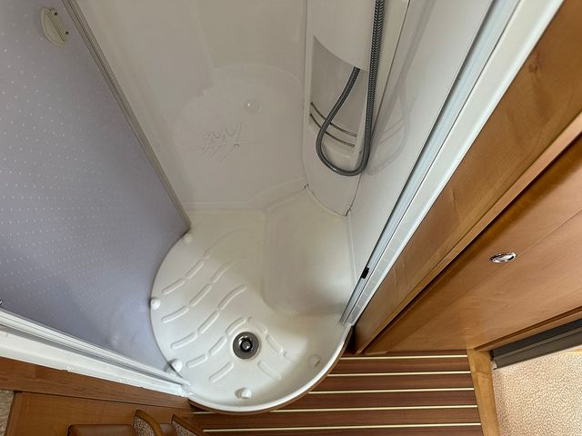Rapido Le Randonneur 7097F Motorhome (2007) - Picture 18
