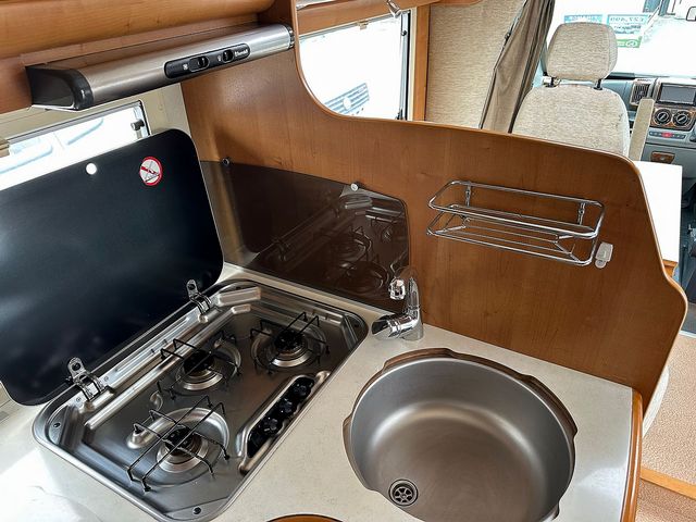Rapido Le Randonneur 7097F Motorhome (2007) - Picture 7