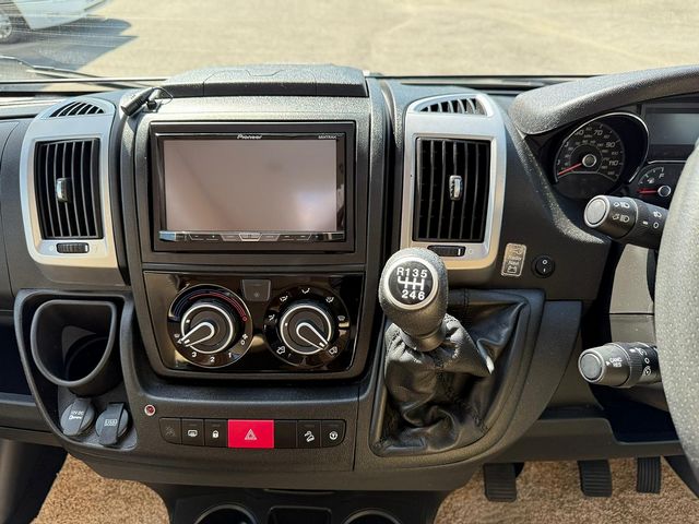 Burstner Nexxo 2.3 T690 Sovereign Motorhome (2015) - Picture 16