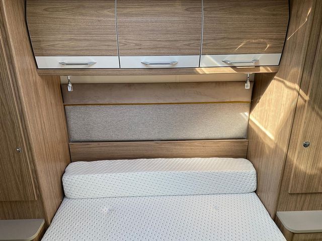 Coachman VIP 575 Touring Caravan (2019) - Picture 14