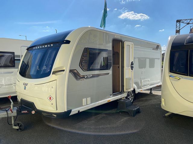 Coachman VIP 575 Touring Caravan (2019) - Picture 3