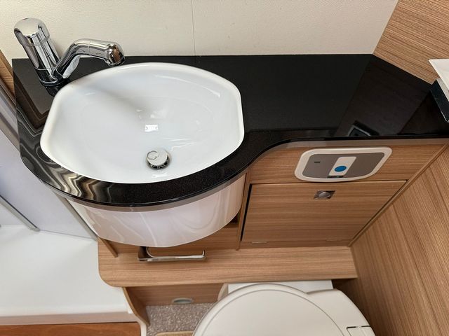 Dethleffs Globebus I 006 Motorhome (2019) - Picture 15