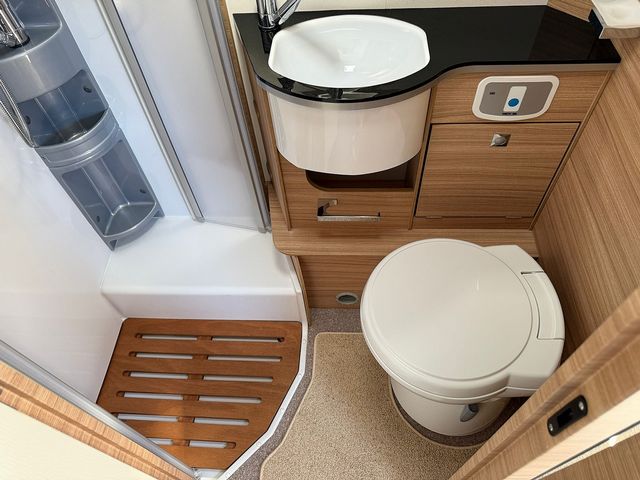 Dethleffs Globebus I 006 Motorhome (2019) - Picture 16