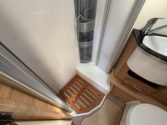 Dethleffs Globebus I 006 Motorhome (2019) - Picture 17