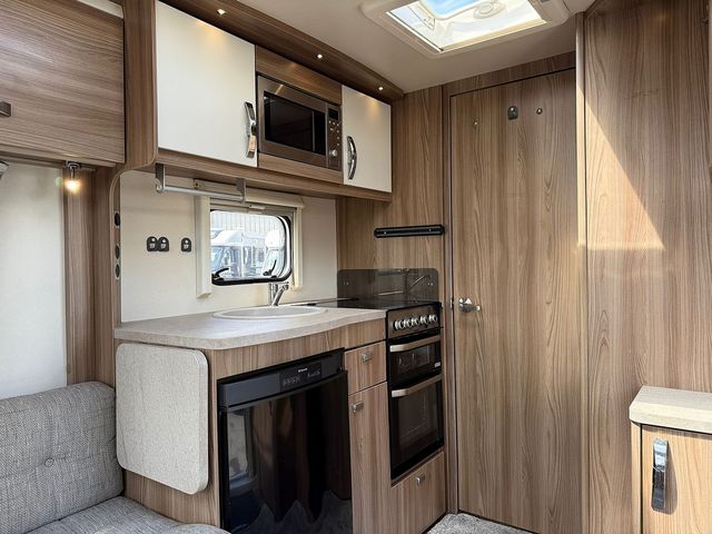 Swift Sprite Major 4EB Touring Caravan (2017) - Picture 10