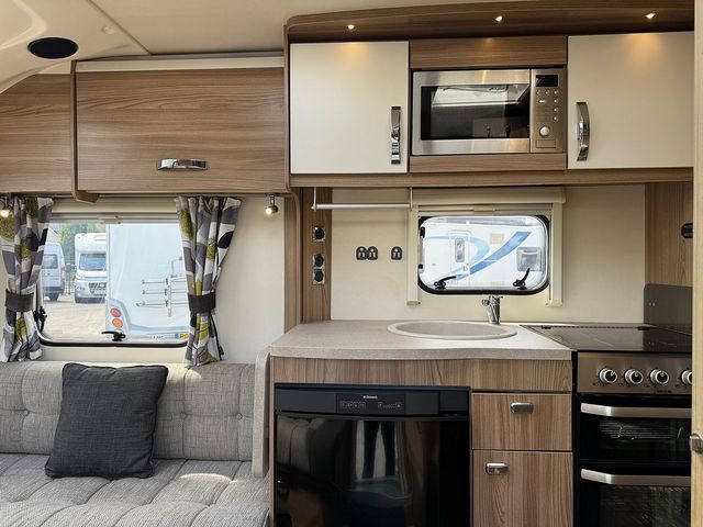 Swift Sprite Major 4EB Touring Caravan (2017) - Picture 16