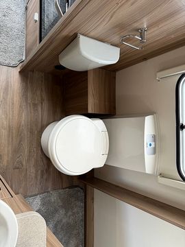 Swift Sprite Major 4EB Touring Caravan (2017) - Picture 8