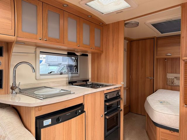 Bailey Unicorn Valencia Touring Caravan (2012) - Picture 10