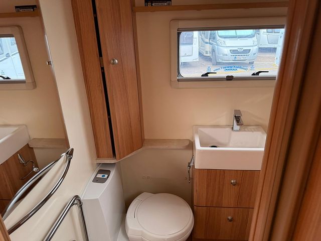 Bailey Unicorn Valencia Touring Caravan (2012) - Picture 15