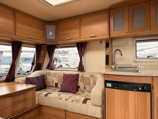 Bailey Unicorn Valencia Touring Caravan (2012) - Picture 4