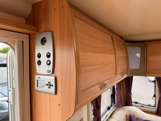 Bailey Unicorn Valencia Touring Caravan (2012) - Picture 7