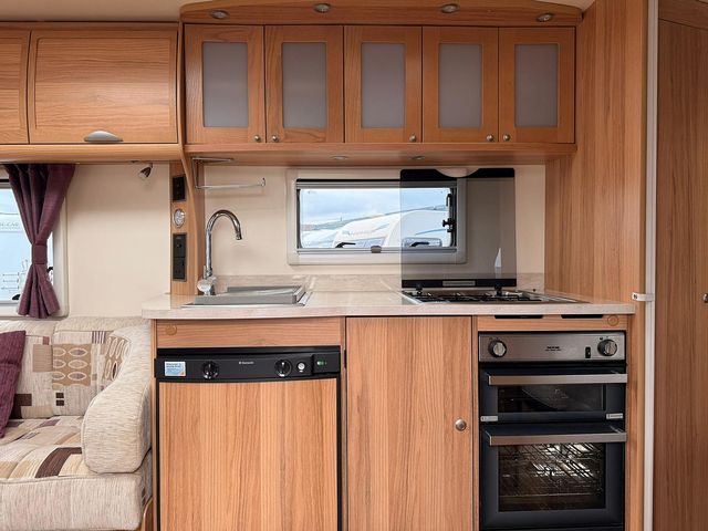 Bailey Unicorn Valencia Touring Caravan (2012) - Picture 9
