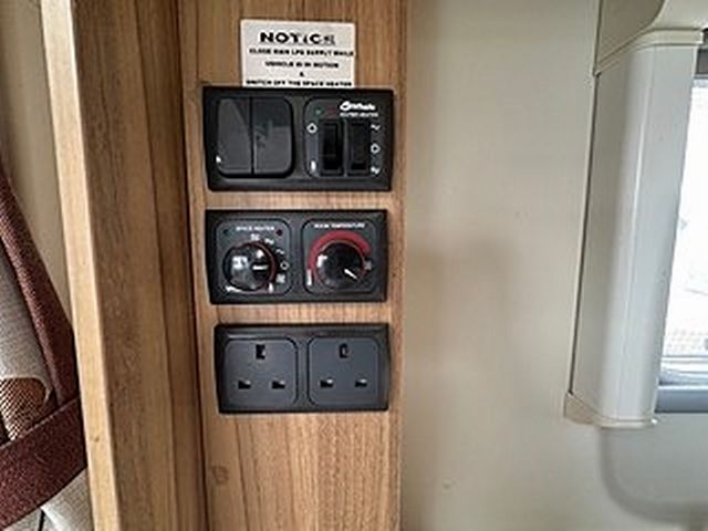 Elddis Prestige 105 Motorhome (2014) - Picture 13