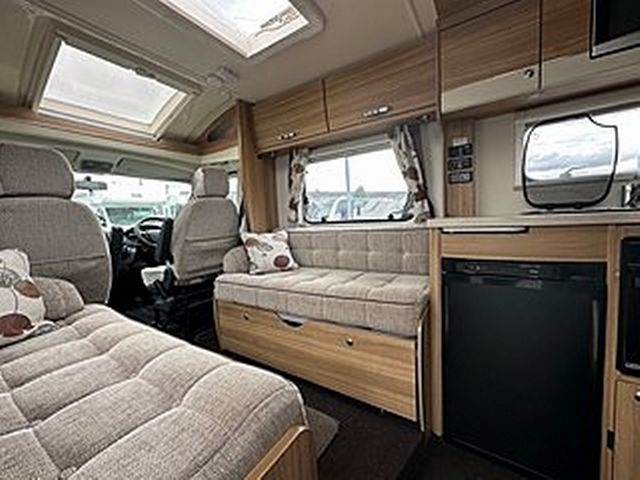 Elddis Prestige 105 Motorhome (2014) - Picture 9