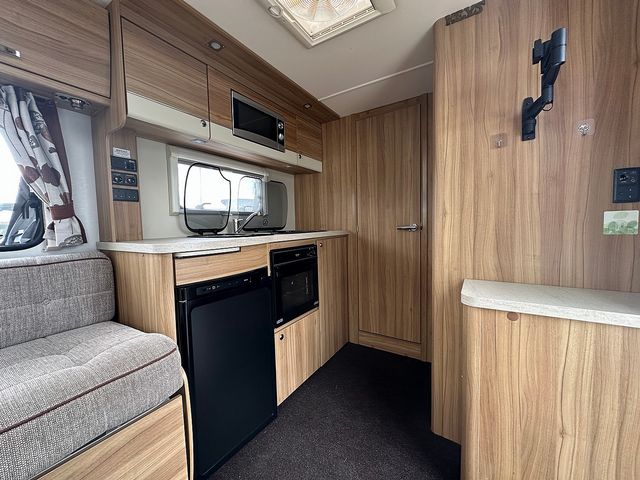 Elddis Prestige 105 Motorhome (2014) - Picture 10