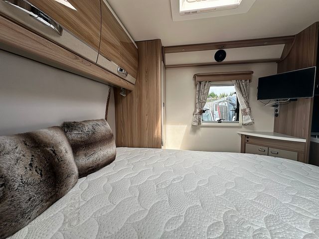 Swift Kon Tiki 2.3 625 High Line Black Edition Motorhome (2018) - Picture 16