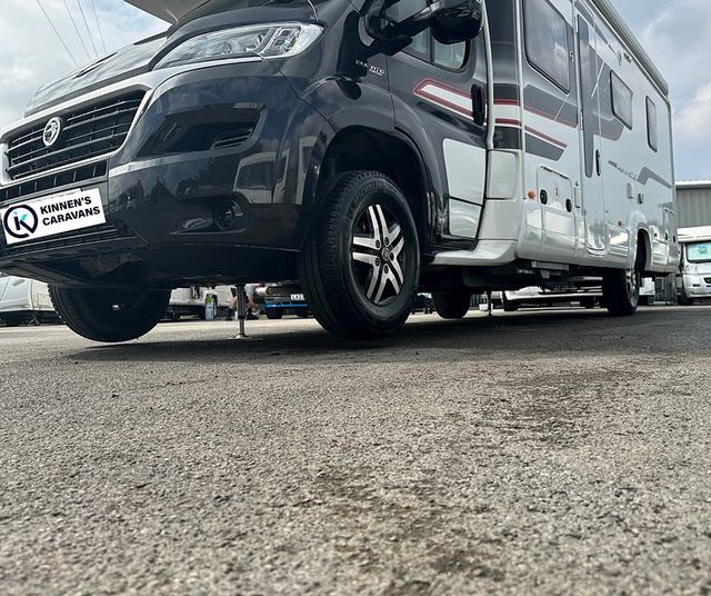 Swift Kon Tiki 2.3 625 High Line Black Edition Motorhome (2018) - Picture 5