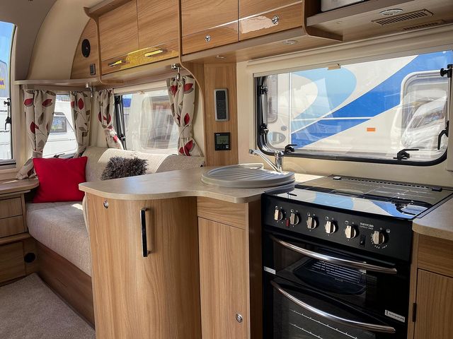 Bailey Pegasus Rimini Touring Caravan (2016) - Picture 6