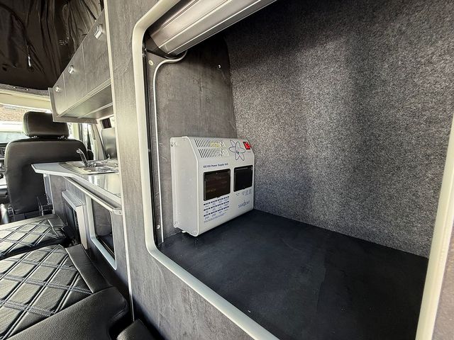 Volkswagen Transporter T28 StartLine TDI Campervan (2023) - Picture 16