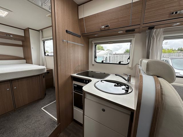 Carado I-Series 2.3 I449 Emotion Motorhome (2019) - Picture 12
