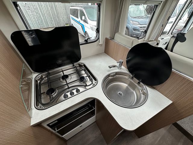 Carado I-Series 2.3 I449 Emotion Motorhome (2019) - Picture 13