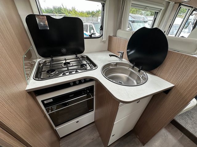 Carado I-Series 2.3 I449 Emotion Motorhome (2019) - Picture 14