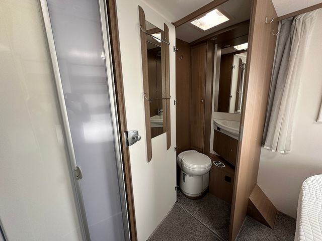Carado I-Series 2.3 I449 Emotion Motorhome (2019) - Picture 19