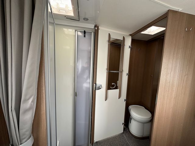Carado I-Series 2.3 I449 Emotion Motorhome (2019) - Picture 20